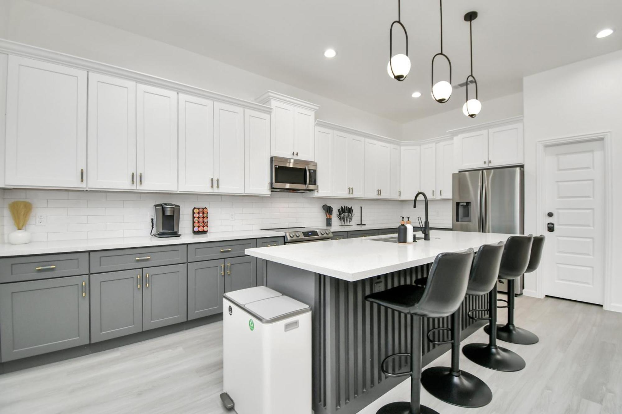 Holiday home Luxe 3br/2ba Near Downtown•sleeps 9• Netflix•wi-fi *