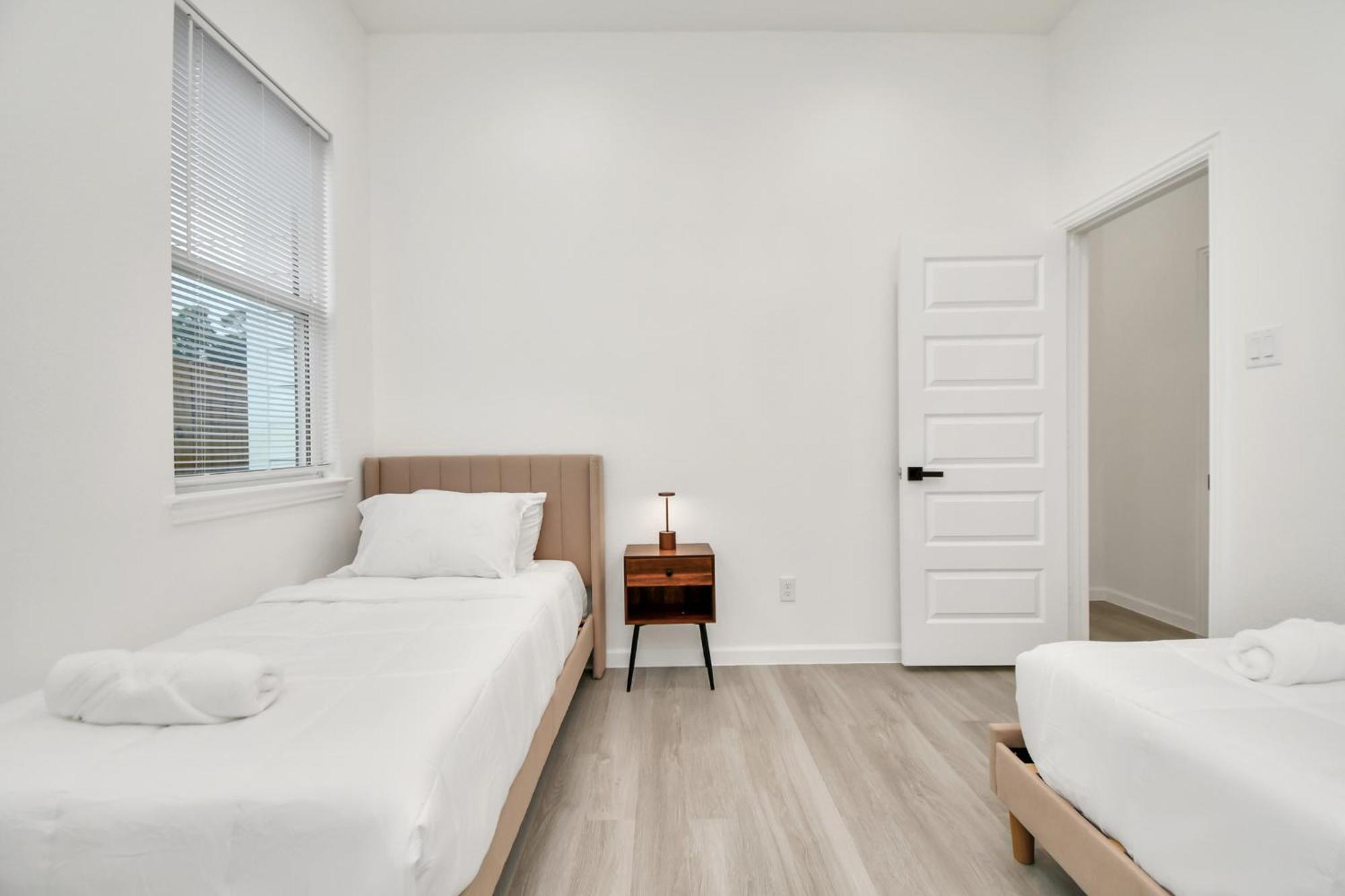 Luxe 3br/2ba Near Downtown•sleeps 9• Netflix•wi-fi *
